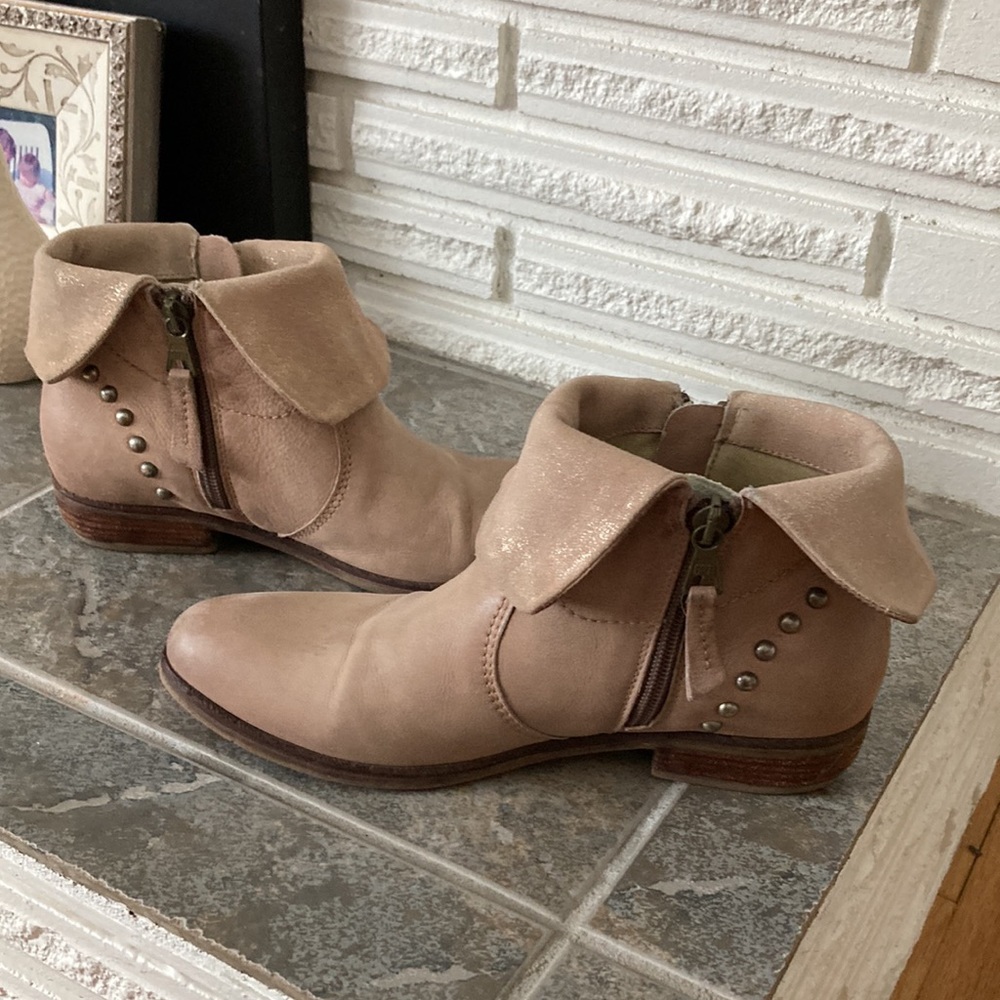 Stylish Tan Ankle Boots with Studded Detail - Picture 5 of 14